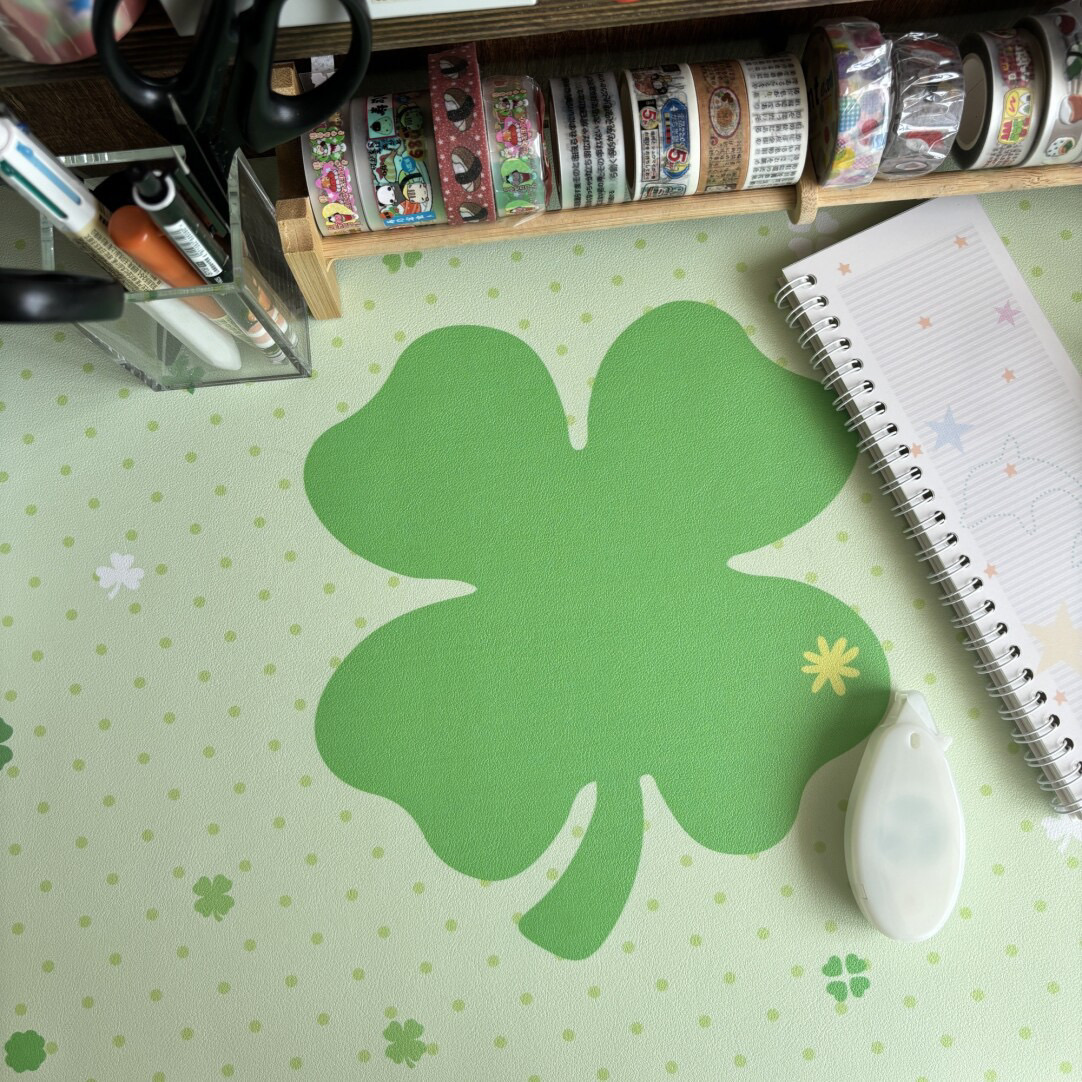 Four-Leaf Clover Eye Protectio - Desk Pad Leather Large 评论和价格